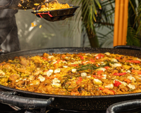 Chocolate e pipoca na paella? Chef com estrela Michelin revela receita inusitada que divide opiniões