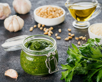 Receitas de molho pesto: 20 opções para macarrão, saladas e mais