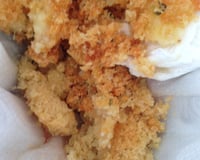 Bolinho de mandioca recheado com queijo