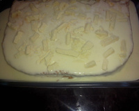 Bolo falso de chocolate branco