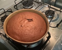 Bolo fofo de chocolate sem batedeira