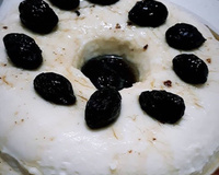 Manjar de coco com calda de ameixa