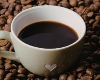 Muita gente não sabe com o que não se deve comer café. Mas será que se pode comer ovos cozidos e bananas junto com a bebida?