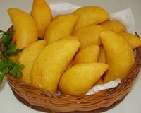 Receita de pastel de angu: confira