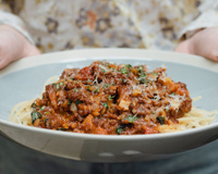 TudoGostoso ensina como fazer o melhor ragu de carne para macarrão: corte barato, sabor de milhões!