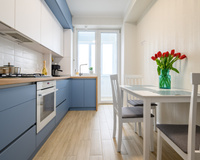 Aprendi com a minha amiga arquiteta a melhor maneira de arrumar os armários da cozinha