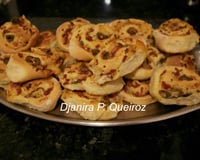 Caracóis de presunto e queijo