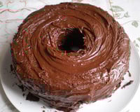 Bolo de laranja com cobertura de chocolate