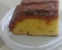 Bolo de banana com calda