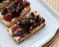 Bruschetta de cogumelos e uva: o petisco perfeito com toque adocicado, impossível comer só um