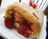 Rocambole de coco e brigadeiro branco