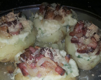 Batata no forno com bacon e queio
