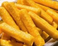 Como fazer palitinho de polenta igual a dos restaurantes? Faça assim para eles ficarem crocantes por fora e macios por dentro