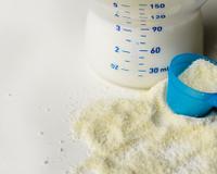 Cuidado com as fórmulas infantis! Estudo encontra substâncias contaminantes e proibidas na composição do produto