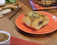 Kafta empanada no pão com queijo