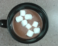 Chocolate quente cremoso de micro-ondas