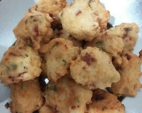 Bolinho de arroz com salame