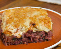 Escondidinho de carne de sol com batata e creme com requeijão.