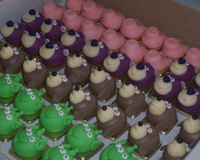 Docinhos modelados com leite ninho e leite condensado