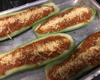 Canoa de abobrinha recheada com carne moída