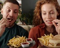 O que acontece com o corpo se você comer 360 gramas de batata frita por dia?