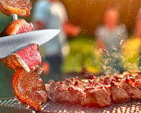 4 dicas de ouro do TudoGostoso para o seu churrasco em casa ficar divino: quase ninguém usa a última