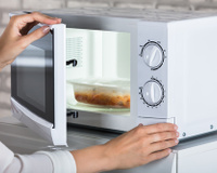 7 dúvidas comuns sobre o micro-ondas: confira as respostas
