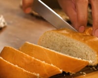 Pão caseiro fofinho: poucas pessoas sabem o segredo do forno que faz a massa crescer e encher de furinhos