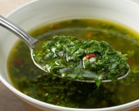 Os cozinheiros concordam: "Para deixar o chimichurri mais saboroso, não adicione mais vinagre, mas sim uma pitada de pimenta malagueta moída."