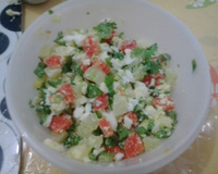 Salada colorida com ovo