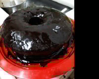 Bolo de cenoura com cobertura de chocolate