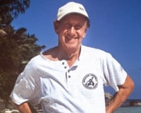 O homem que trocou uma fortuna bilionária por 16 mil árvores e transformou ilha deserta em paraíso ecológico