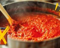 Você nunca mais vai comprar molho de tomate depois que aprender essa receita