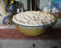 Chico balanceado com banana