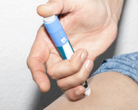 Mulher internada após usar Ozempic falsificado: quais são os lotes identificados pela Anvisa e o como não cair em golpe na hora de comprar o medicamento