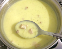 Sopa cremosa de batatas com requeijão