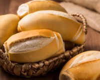 Air fryer salva o pão dormido: truque simples deixa o francês crocante e com sabor de padaria