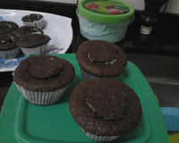 Cupcake de chocolate com recheio de beijinho