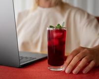 5 bebidas energéticas que vão te acordar de manhã (que não são café)
