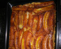 Bolo de banana com calda