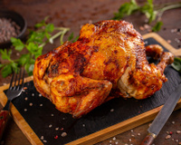 Adeus ao forno: a receita simples de frango assado suculento na panela que você vai querer fazer toda semana