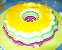 Gelatina colorida em camadas