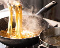 A panela wok é o utensílio ideal para presentear com um item de cozinha