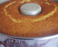 Bolo de fubá com raspas de limão siciliano