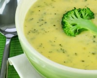 Quando preciso reforçar a imunidade faço esse caldo de couve-flor e brócolis: receita da minha avó aquece o corpo e o coração