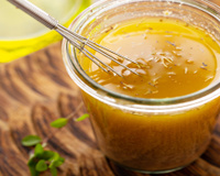 Adeus molho pronto: esse vinagrete de limão fácil e rápido de fazer transforma frango, saladas e legumes em pratos incríveis