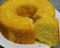 Bolo cremoso de milho e queijo