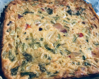 Omelete de queijo e alho-poró