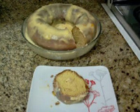 Bolo de laranja com cobertura de laranja.