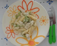 Macarrão ao molho branco com Frango e Brócolis